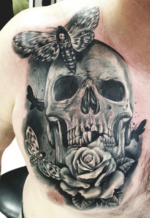 Tattoo Czaszunia in black and gray motif and realistic style on the chest
