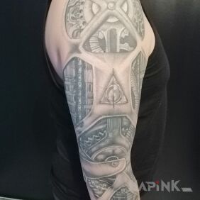 Tattoo Bio on the upper arm motif: sleeves style: biomechanics