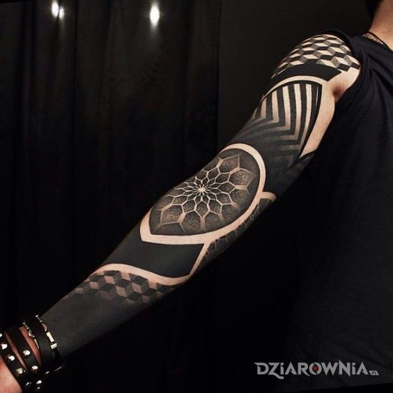 Tatuaż czerń i mandala w motywie mandale i stylu dotwork na przedramieniu