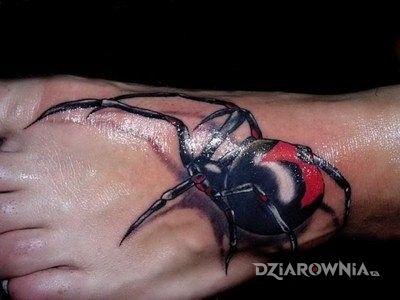Tatuaż pająk w motywie 3D i stylu realistyczne na stopie