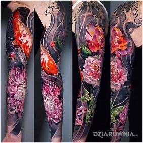 Tatuaż Karp koi na przedramieniu motyw: kwiaty styl: japońskie / irezumi
