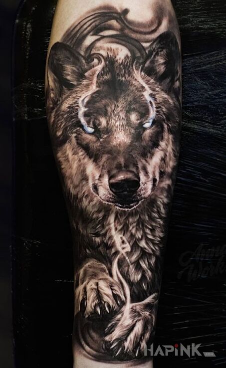 Tattoo Magiczny wilk in 3D motif and realistic style on the forearm
