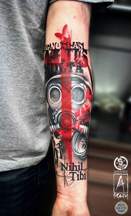 Tatuaż Maska trashpolka w motywie 3D i stylu trash polka na przedramieniu