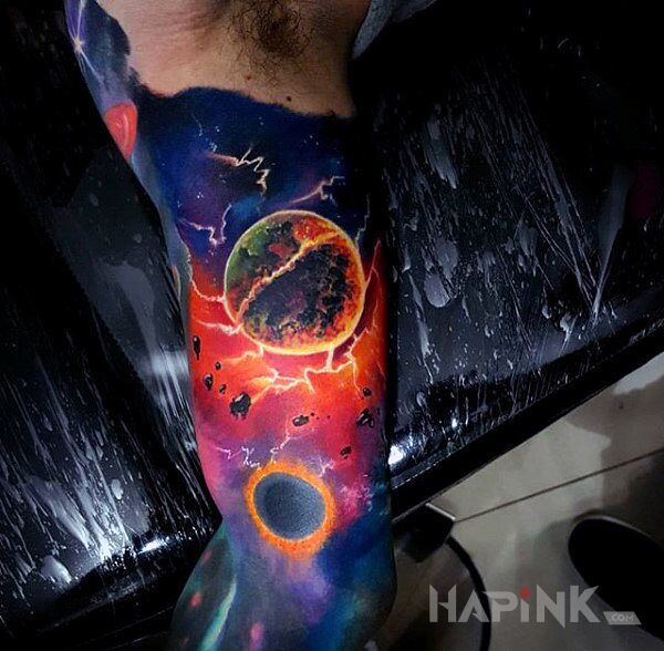 Tattoo Kosmiczne tattoo in 3D motif and realistic style on the upper arm