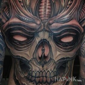 Tattoo Skull fuming on the back motif: 3D