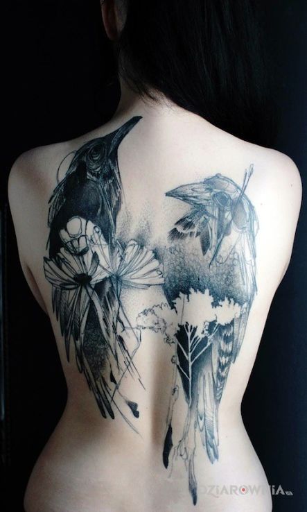 Tatuaż dwa czarne kruki w motywie zwierzęta na plecach