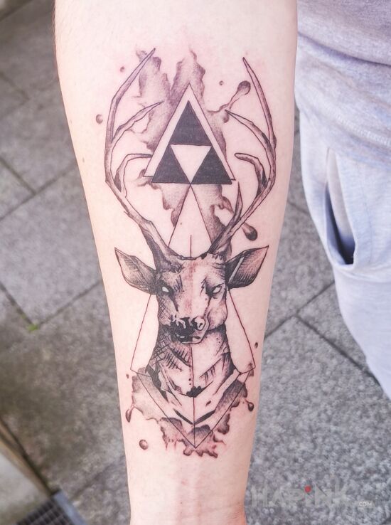 Tattoo Jeleń in animals motif and graphic / illustrative style on the forearm