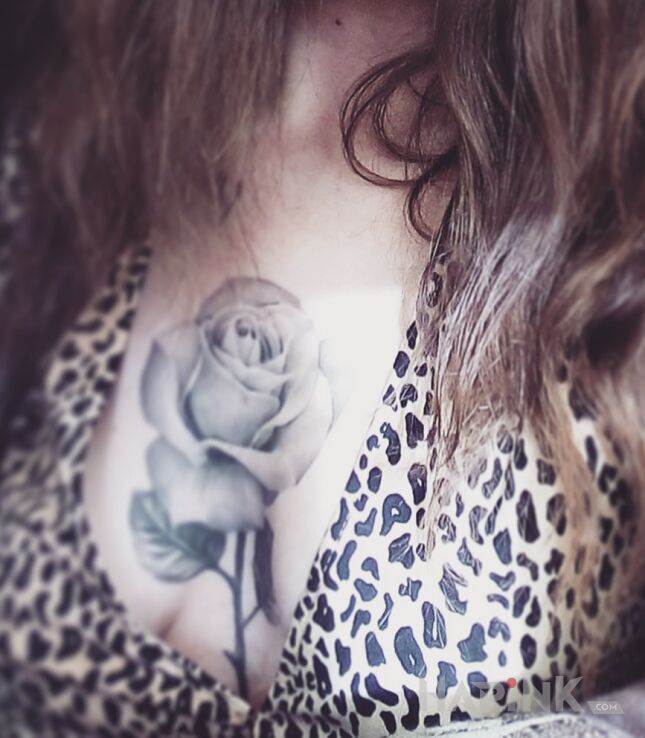 Tattoo Róża in flowers motif and realistic style on the breast