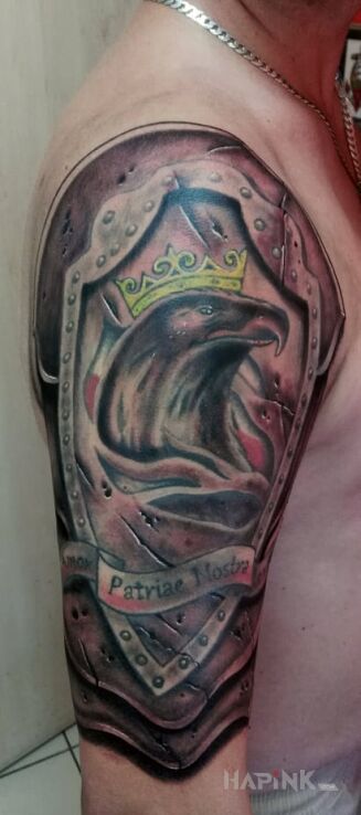 Tattoo Tarcza in patriotic motif and graphic / illustrative style on the upper arm