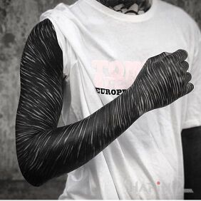 Tattoo Interesting sleeve on the upper arm motif: black and gray style: blackwork / blackout