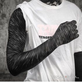 Tatuaż Ciekawy rękaw na dłoni motyw: rękawy styl: blackwork / blackout