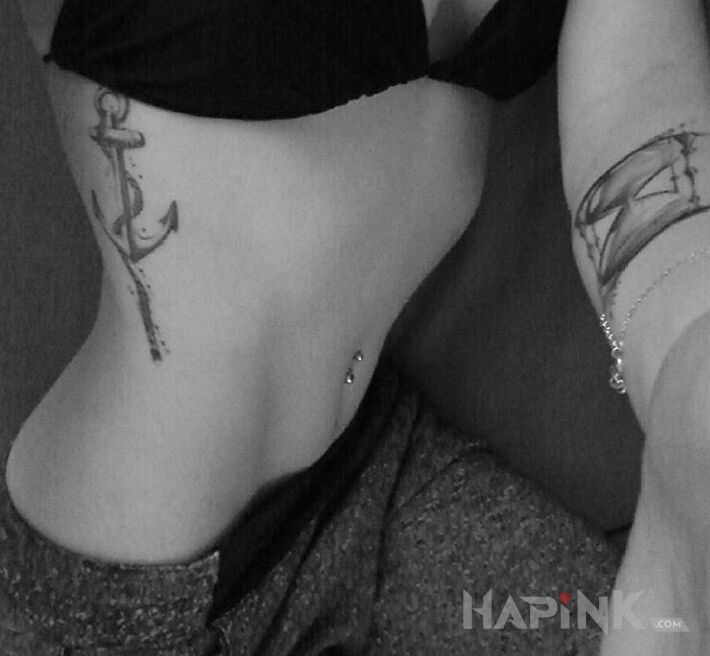 Tattoo Kotwica in objects motif and graphic / illustrative style on the ribs