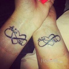Tattoo Napis po hiszpańsku in Love motif on the wrist