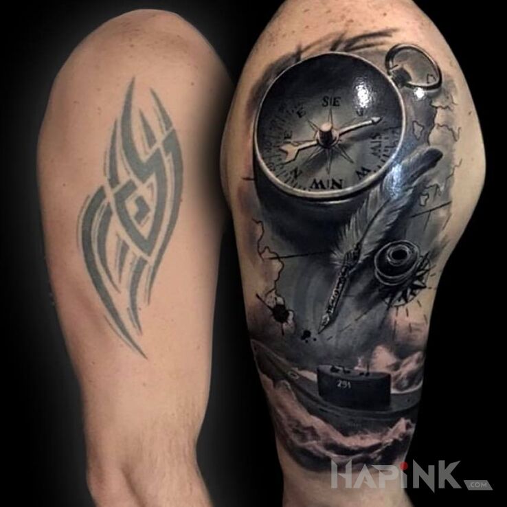 Tattoo Kompas in cover-up motif and realistic style on the upper arm