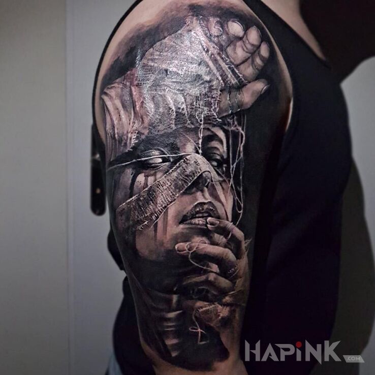 Tattoo Woman in 3D motif and realistic style on the upper arm