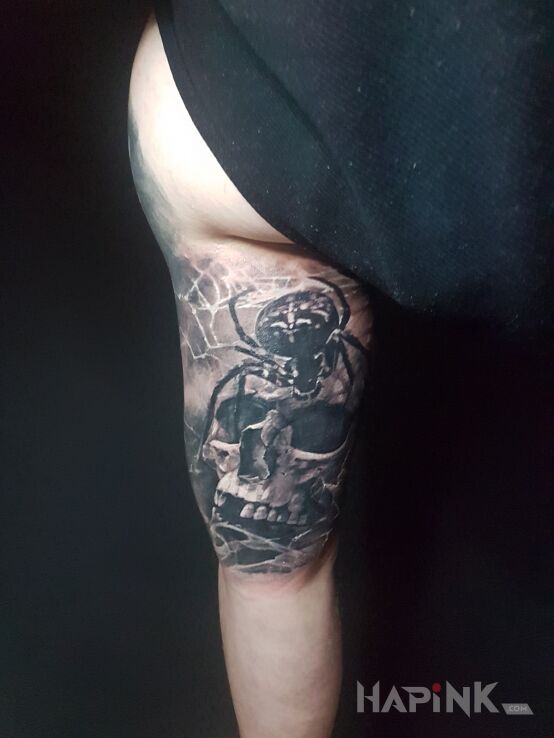Tattoo Skull + spider in animals motif and realistic style on the upper arm