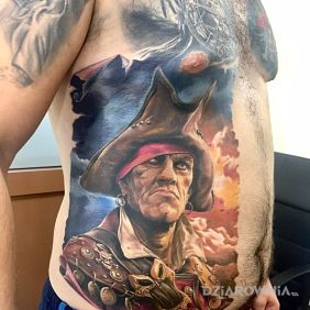 Tatuaż PIRAT na brzuchu motyw: kolorowe styl: realistyczne