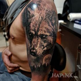 Tattoo Wolf on the upper arm motif: animals style: realistic