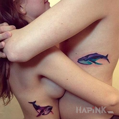 Tattoo Dwa walenie in colorful motif on the ribs