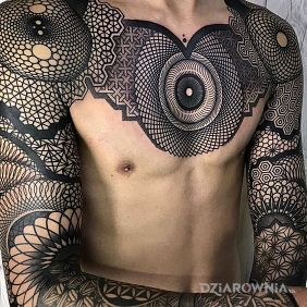 Tatuaż GEO na przedramieniu motyw: rękawy styl: geometryczne