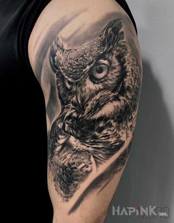 Tattoo Sowa in animals motif and realistic style on the upper arm