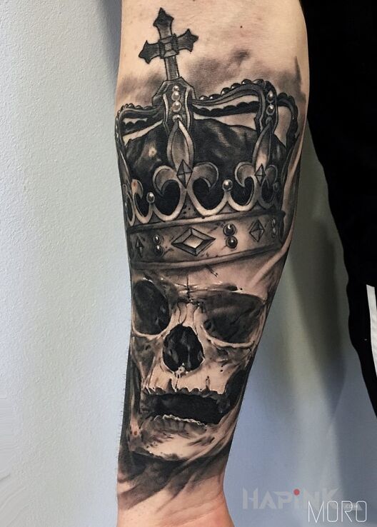 Tattoo Czacha w koronie in black and gray motif and realistic style on the forearm