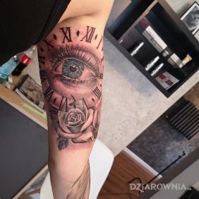 Tatuaż Oko czas zegar roza na ramieniu motyw: 3D styl: realistyczne