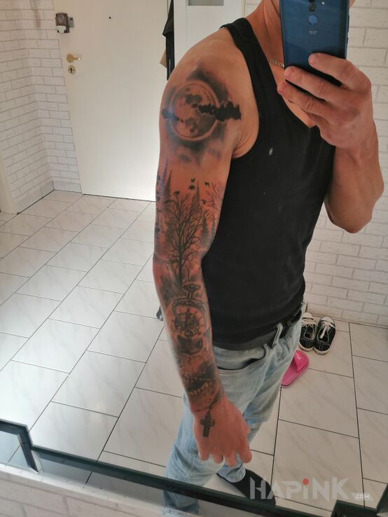 Tattoo Rekaw in black and gray motif and realistic style on the upper arm