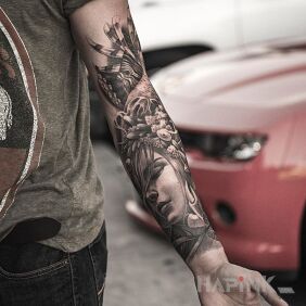 Tattoo Face on the upper arm motif: black and gray style: realistic