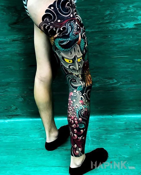 Tattoo Japonska noga in colorful motif and japanese / irezumi style on the calf