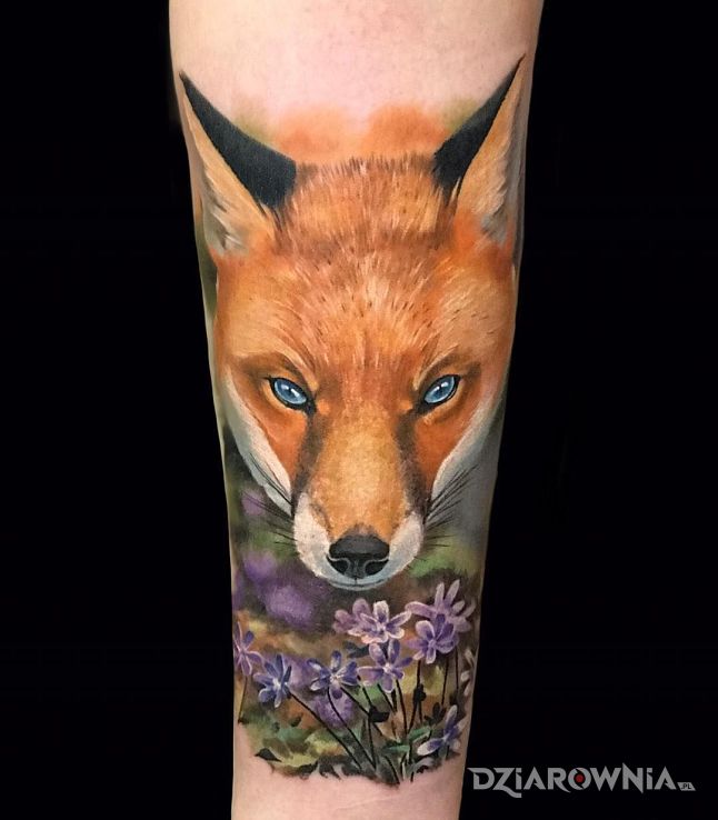 Tatuaż lis w motywie zwierzęta i stylu realistyczne na przedramieniu